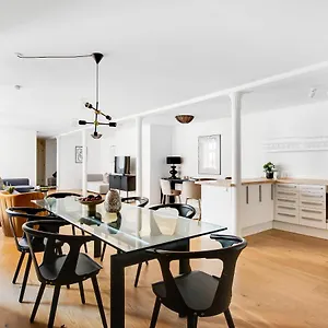Sanders - Pleasant Four-bedroom In The Lovely Capital Apartment